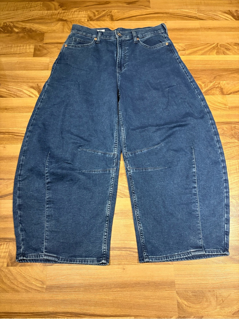 GAP High Rise Horseshoe Jeans Barrel Leg  Size 29 / 8 Petite Denim